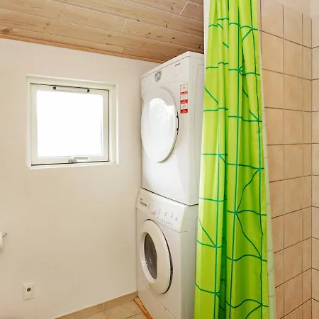 Five-bedroom Holiday In Glesborg 2 Bøtø By