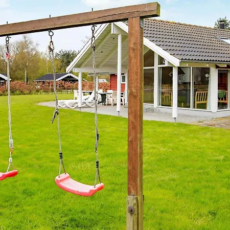 Five-bedroom Holiday In Glesborg 2 * Bøtø By