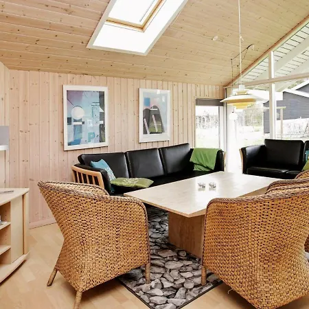 Five-bedroom Holiday In Glesborg 2