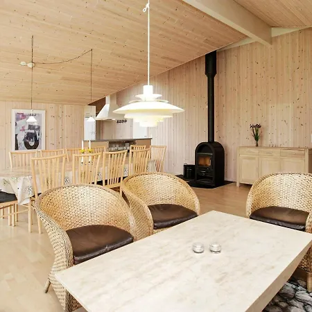Five-bedroom Holiday In Glesborg 2