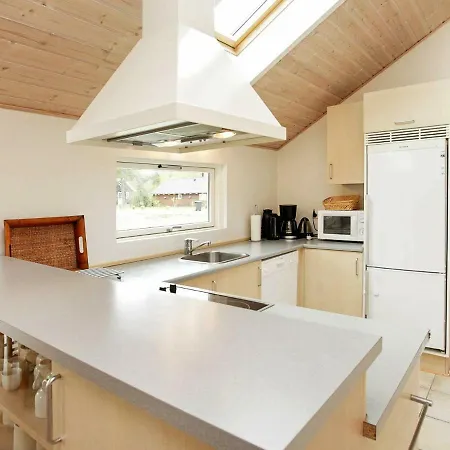 Dom wakacyjny Five-bedroom Holiday In Glesborg 2 Bøtø By